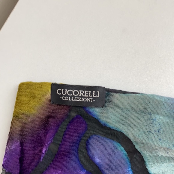 Gorgeous velvet scarf with mesh detail - Picture 3 of 4